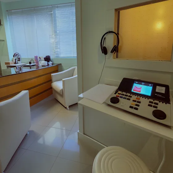 Sala de audiometria da clínica AudioTao