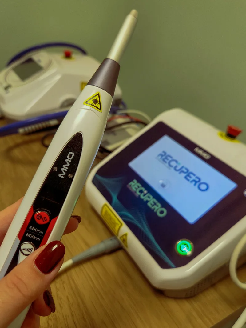 Equipamento MMO RECUPERO de laserterapia para tratamento de zumbido