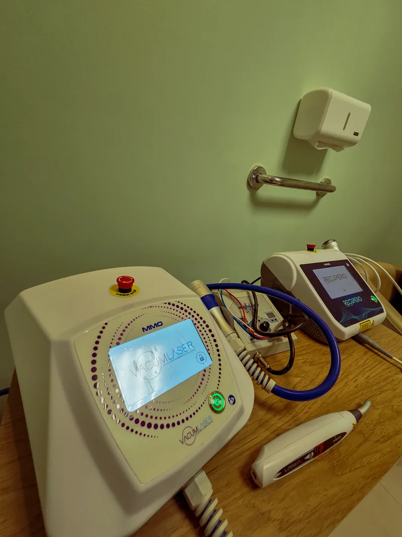 Equipamentos MMO VACUMLASER e RECUPERO na clínica AudioTao